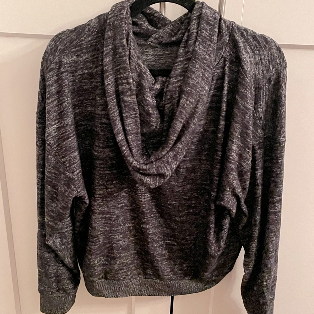 Loose fitting gap sweatshirt size L. Never worn.